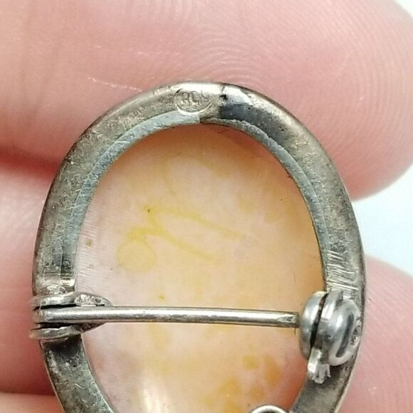 Vintage Carved Shell Cameo Pendant / Brooch Bezel Set 800 Grade Silver Frame - Picture 4 of 7